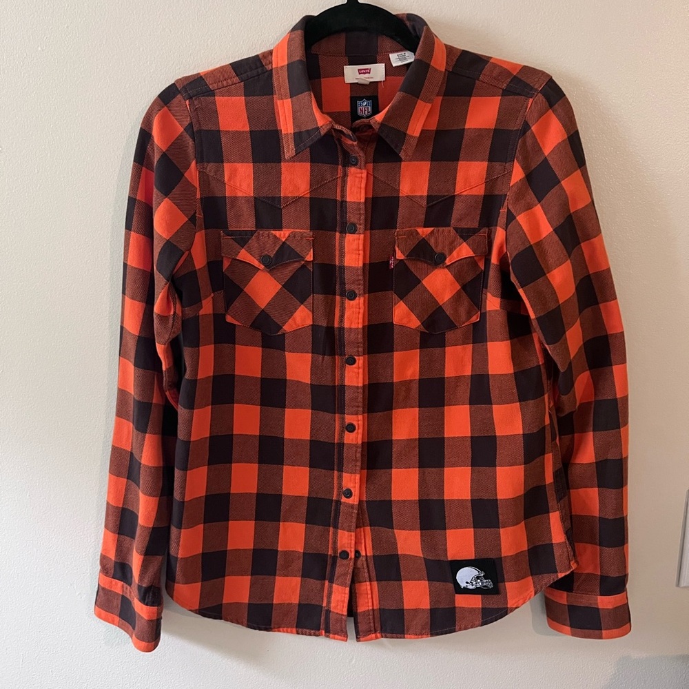 Levi’s x NFL Cleveland Browns women’s small plaid flannel